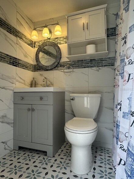 Building Photo - 7101 N Howard Ave