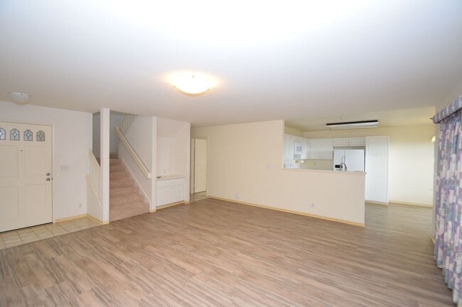 Building Photo - 113A28 - 98-2009 Kaahumanu Street, Apt. F