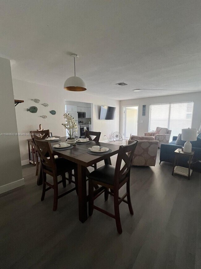 Building Photo - 2 bedroom in Dania Beach FL 33004