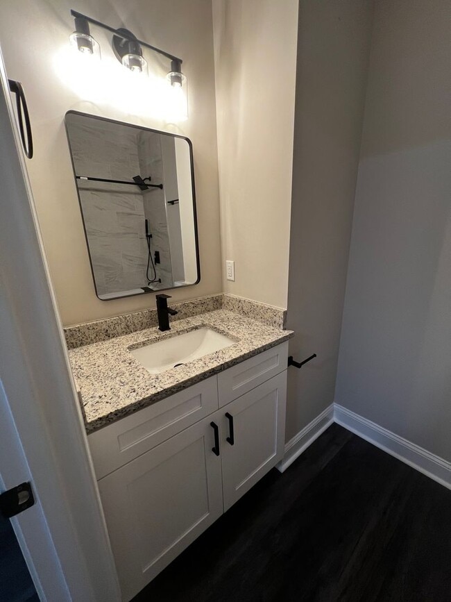 Building Photo - 1218 House St