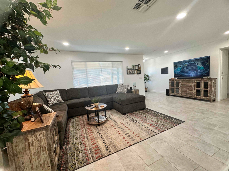 Building Photo - 11832 N Balboa Dr