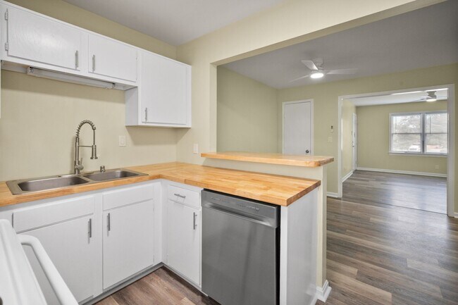 Building Photo - 3301 Orchard Manor Cir