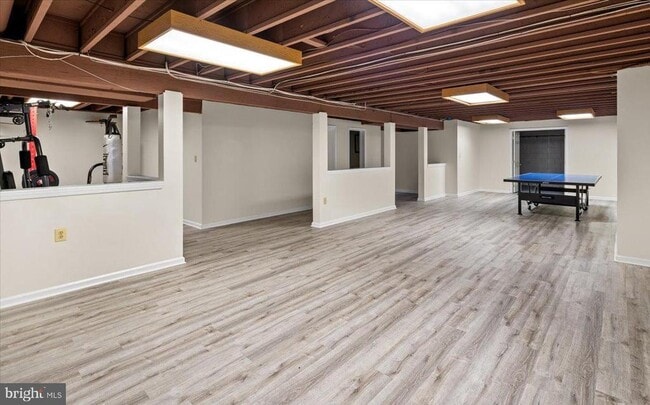 Building Photo - 12 Windermere Way