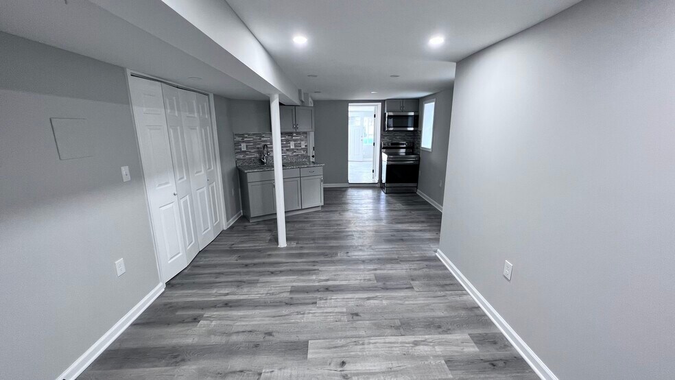 Building Photo - 4111 Sunnyside Ave