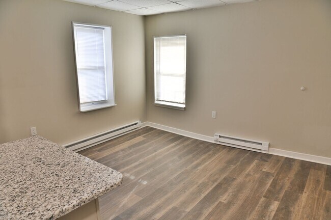 Building Photo - 215 Reily St