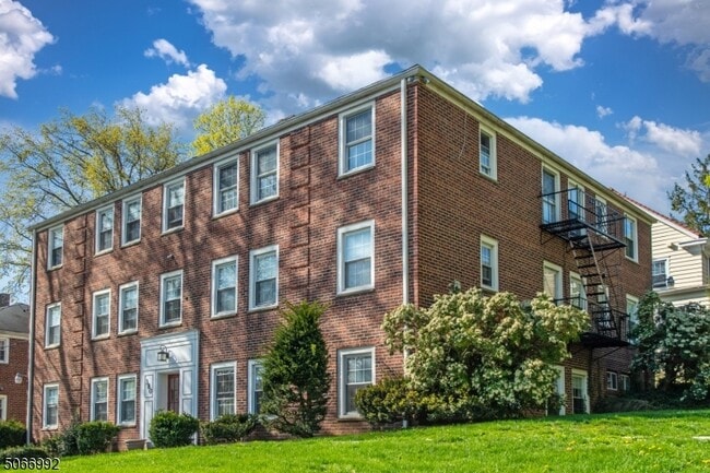 Building Photo - 376 Claremont Ave