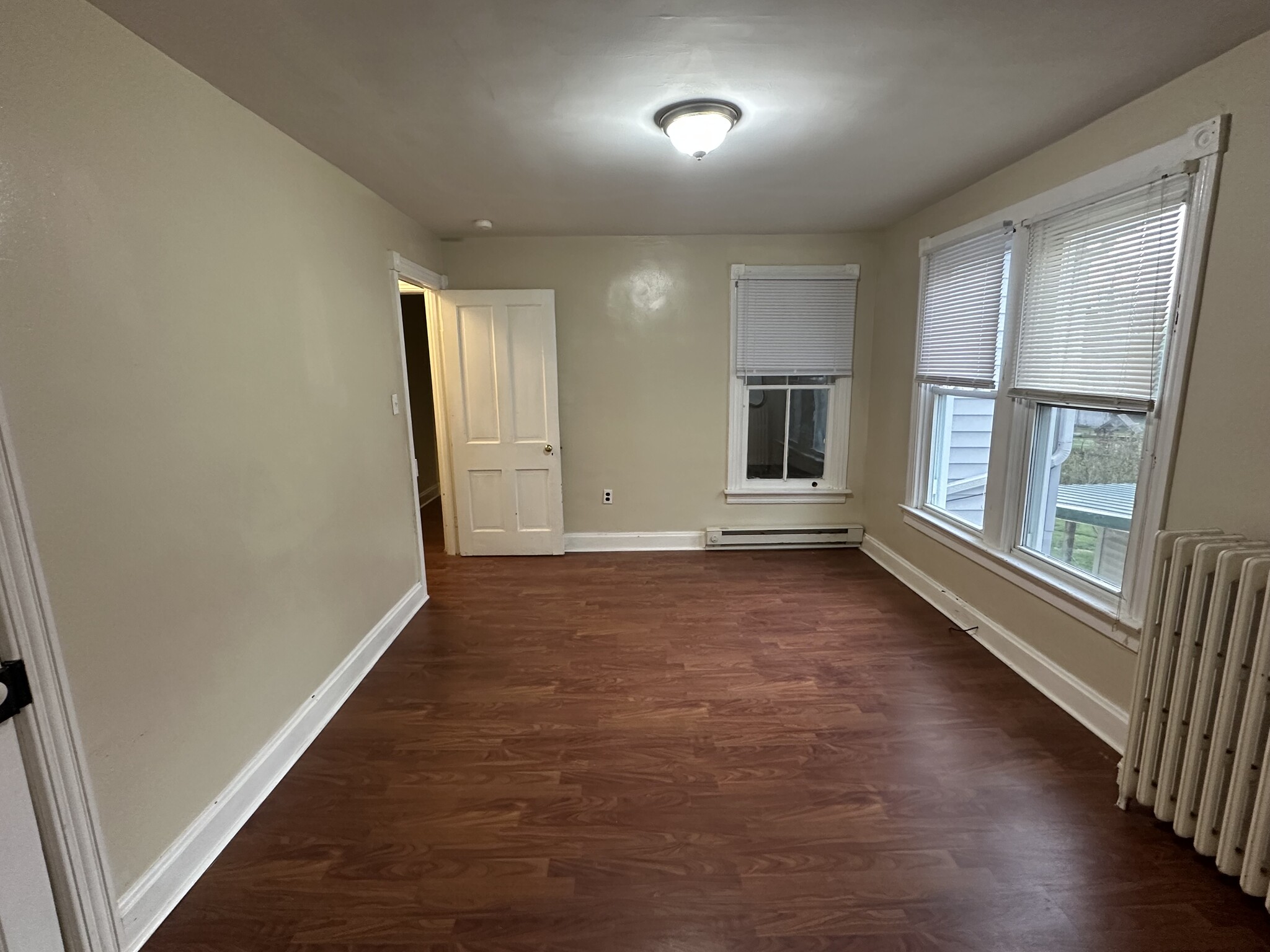 Bed - 143 N Potomac St