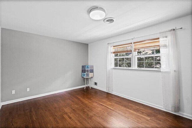 Building Photo - 5291 Manhasset Cove