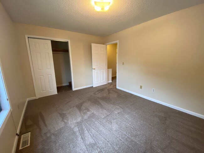 Building Photo - 200 Vickie Lynn Ln