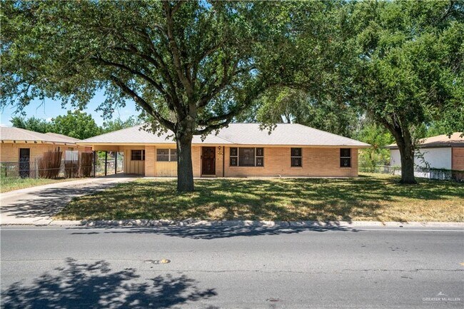 Building Photo - 25 E La Vista Ave
