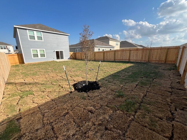 Building Photo - **Beautiful 3 bedroom, 2.5 bathroom home/ ...