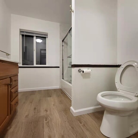 Building Photo - 1871 Peach Pl