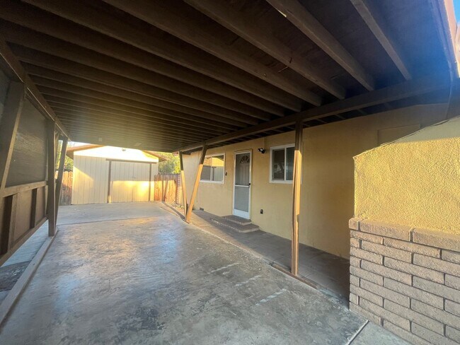Building Photo - 105 Lombardy Ln