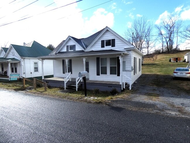 Building Photo - 324 Grace St