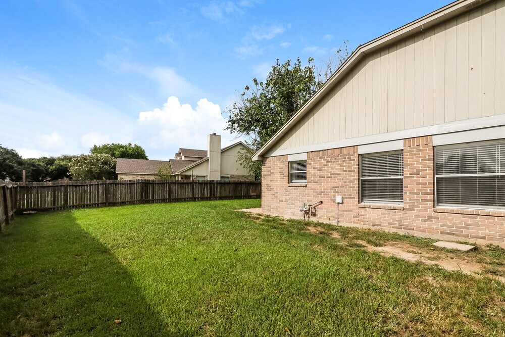 Building Photo - 6042 Beaconridge Dr