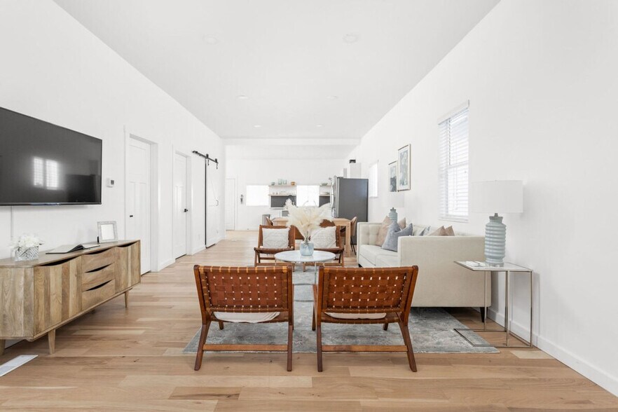 Building Photo - 305 Parkway Ave