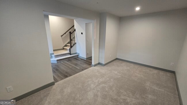 Building Photo - 115 Climbing Ivy Cir