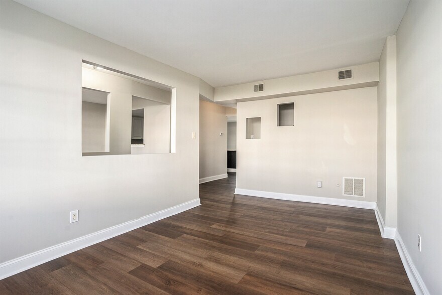 Building Photo - 2280 Suzann Dr