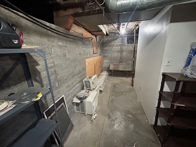 Building Photo - Country Living