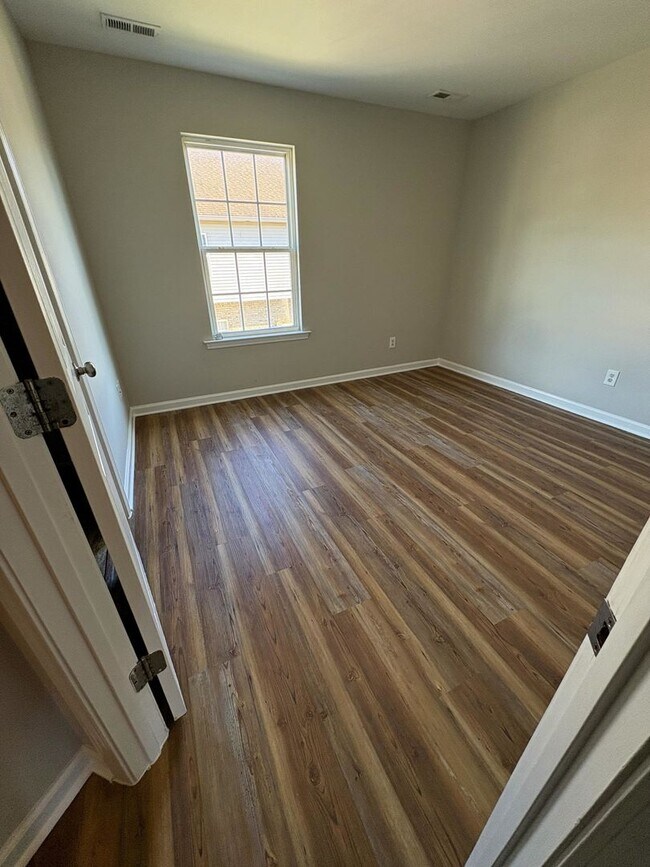 Building Photo - FIRST MONTH FREE with a 24-month lease and signed by 4/15/26