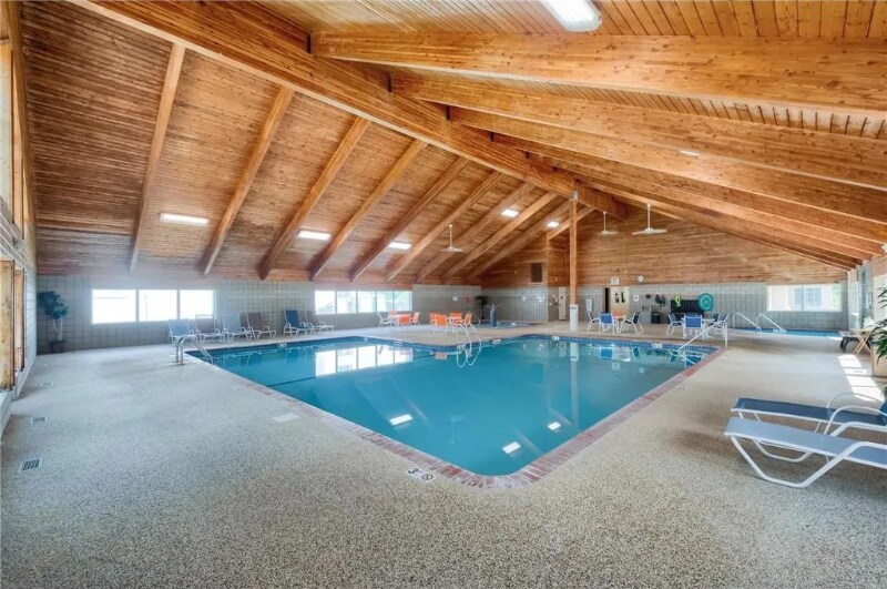 Building Photo - 1321 Lake Dr W