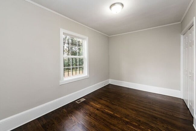 Building Photo - 1BD/1BA Duplex Home with Additional Flex R...