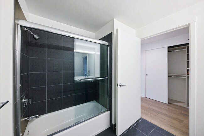 Building Photo - 1688 Pine St