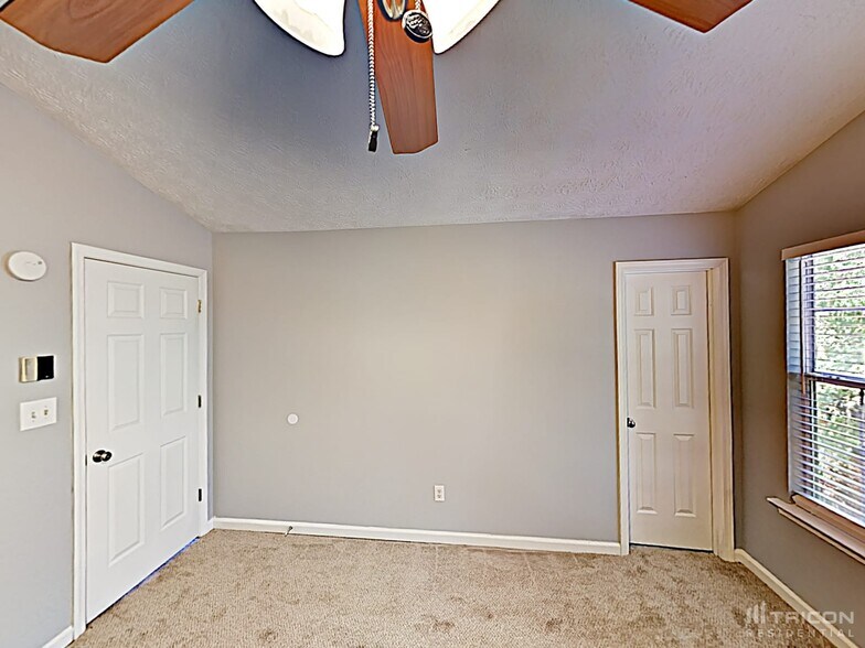 Building Photo - 384 Thornbrooke Dr