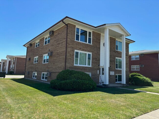 Building Photo - 4501 Sunnyside Ave