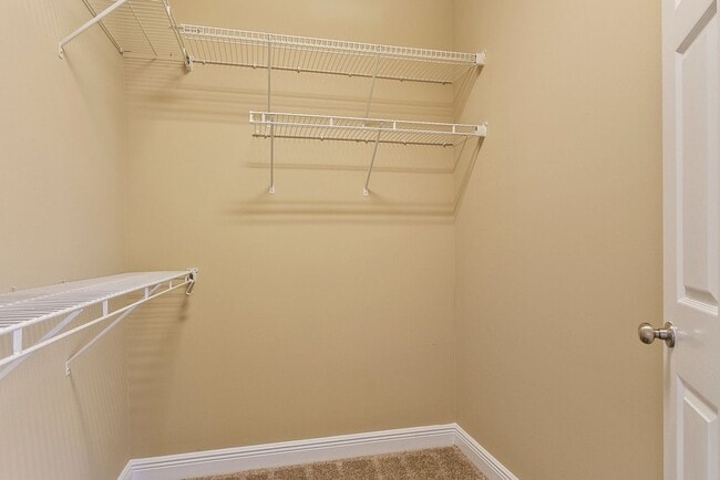 Building Photo - Charming 3 Bedroom 3 Bath Home Available i...