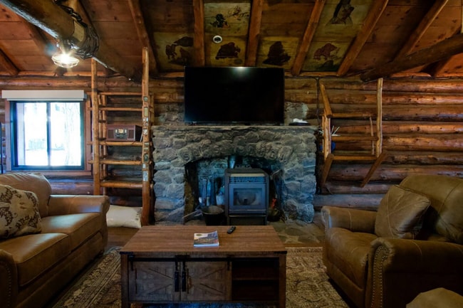 Building Photo - Discover Your Mammoth Haven in Old Mammoth...