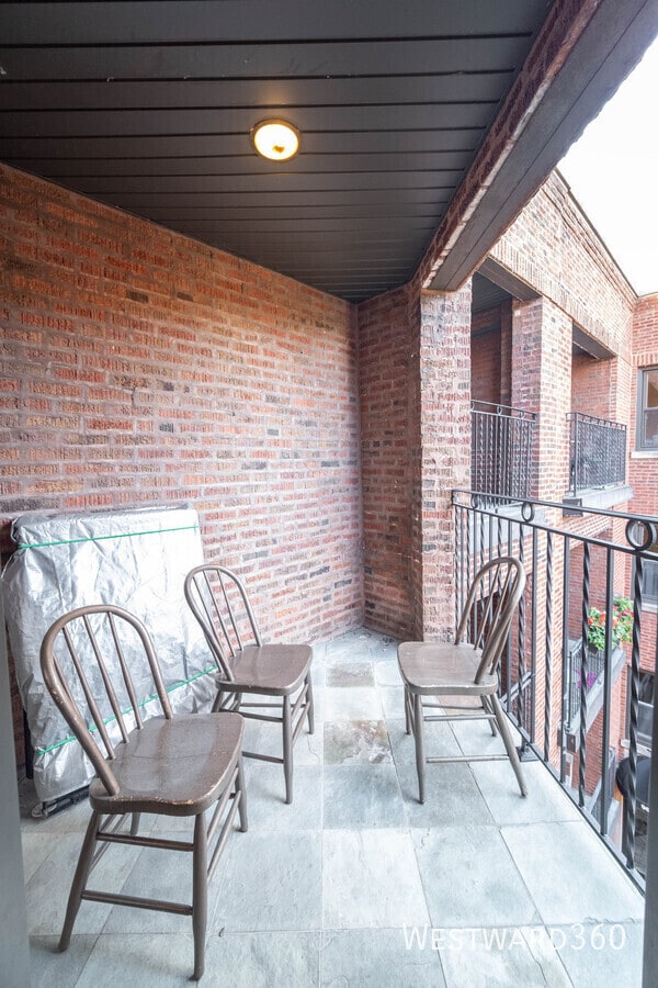 Building Photo - 906 W Winona St