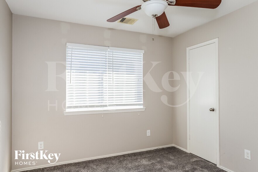 Building Photo - 2110 Nichole Woods Dr