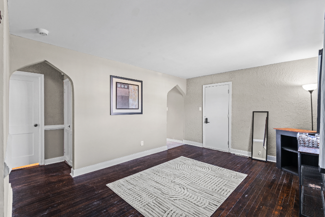 Building Photo - 206 E 37th St