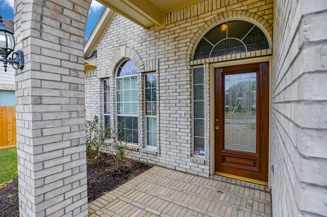 Building Photo - 211 Elana Ln
