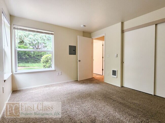 Building Photo - 1235 NW 183rd Ave