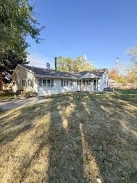 Building Photo - SHORT TERM 6 MONTH ONLY - Dog Friendly 3 b...