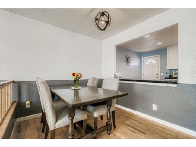 Building Photo - 10922 Forest Cir