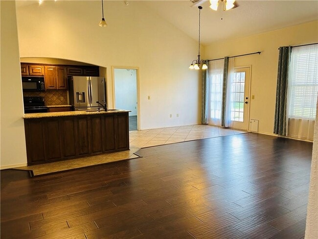 Building Photo - 471 Verona Way