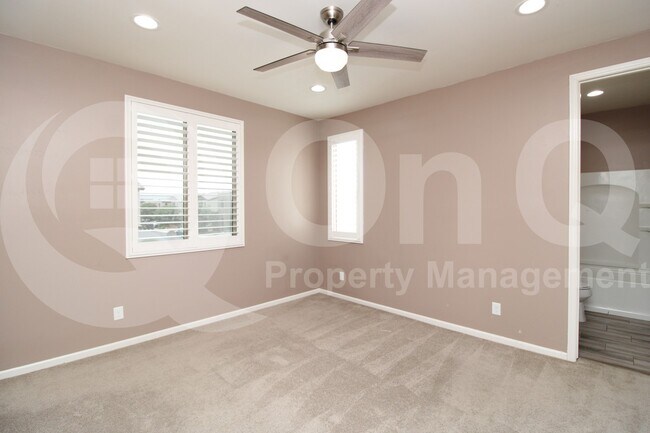 Building Photo - 3080 S Jasmine Dr
