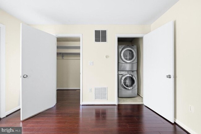 Building Photo - 8519 Locust Grove Dr