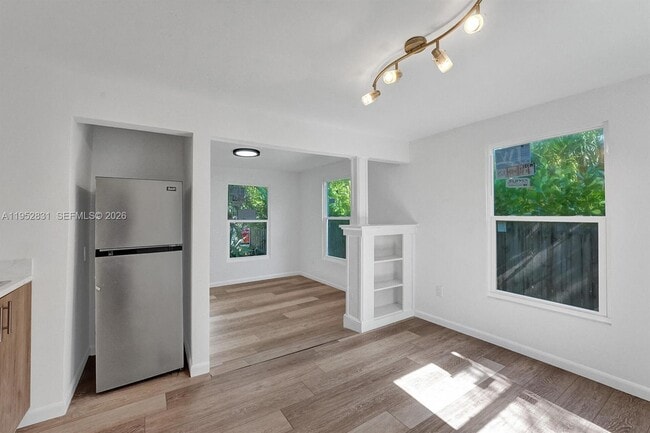 Building Photo - 310 N Ocean Breeze