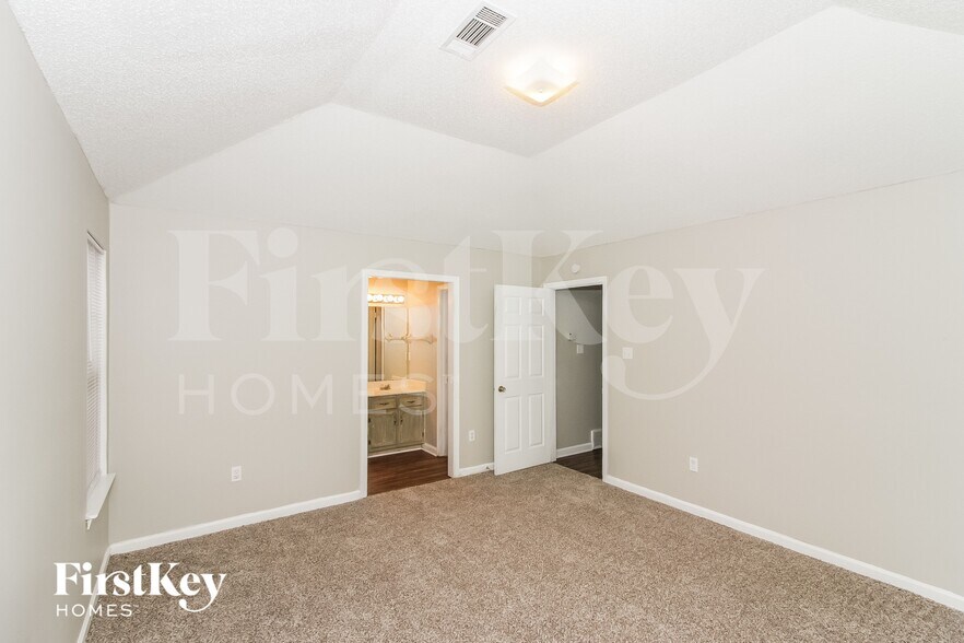 Building Photo - 1590 Belle Trees Dr