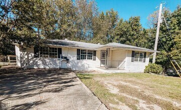 Building Photo - 3 Bedroom Home with Quick Access to Downto...