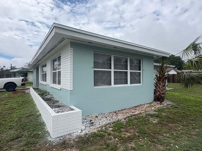 Building Photo - 4 bedroom Single-Family Home Available for Move-In NOW