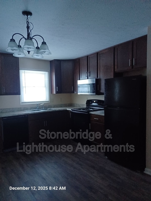 Building Photo - 4808 Clover Park Dr