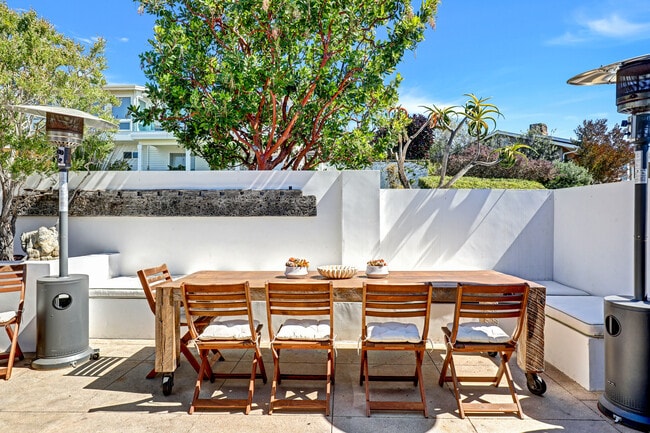 Building Photo - 4 S Vista De La Luna