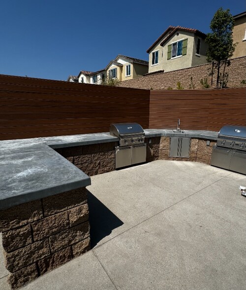 Building Photo - 16185 Lozano St