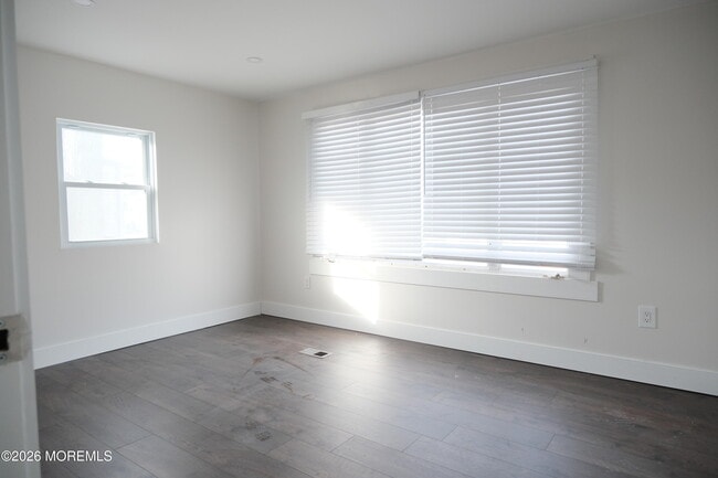 Building Photo - 335 Adams St