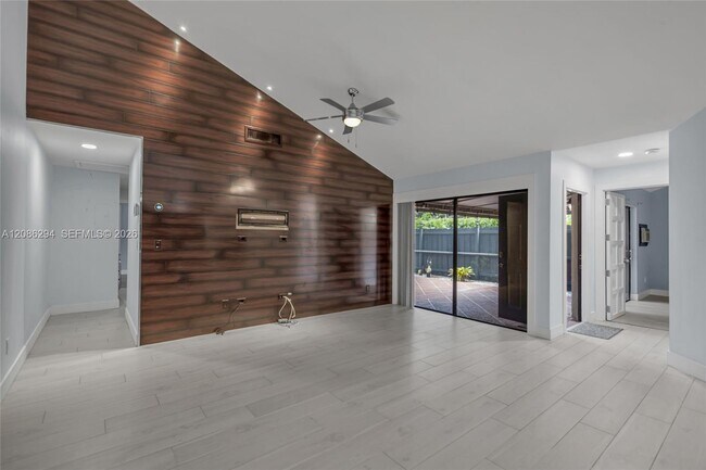 Building Photo - 1050 Summit Trail Cir